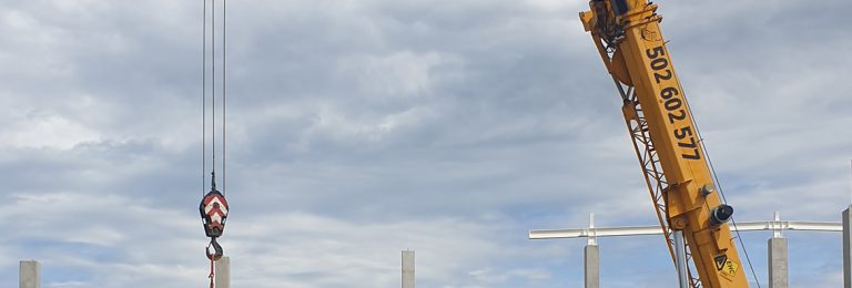 Dźwig samojezdny a hds