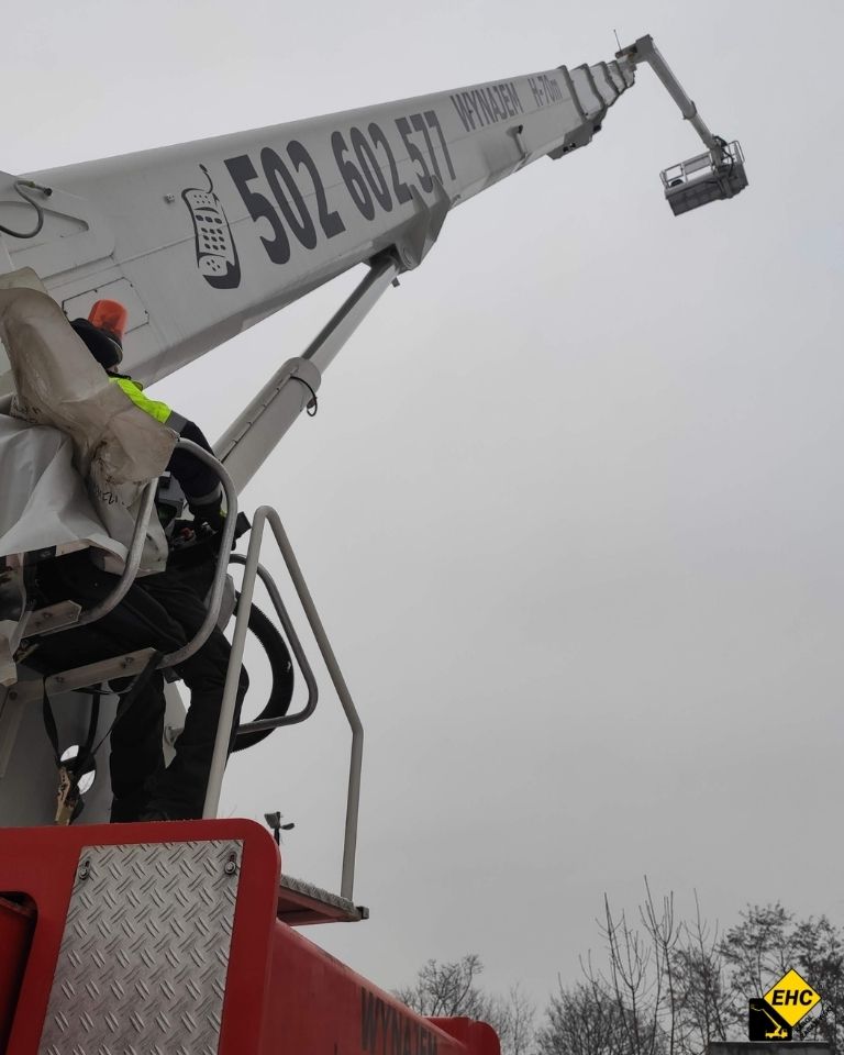 Badanie wysięgu bocznego podnośnika koszowego H-70