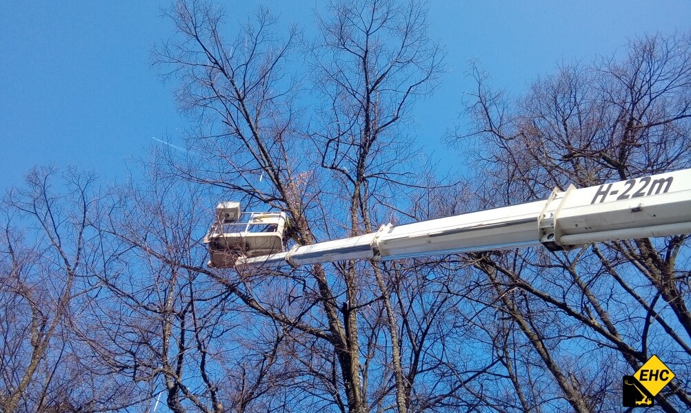 Sciąganie dronu za pomocą zwyżki