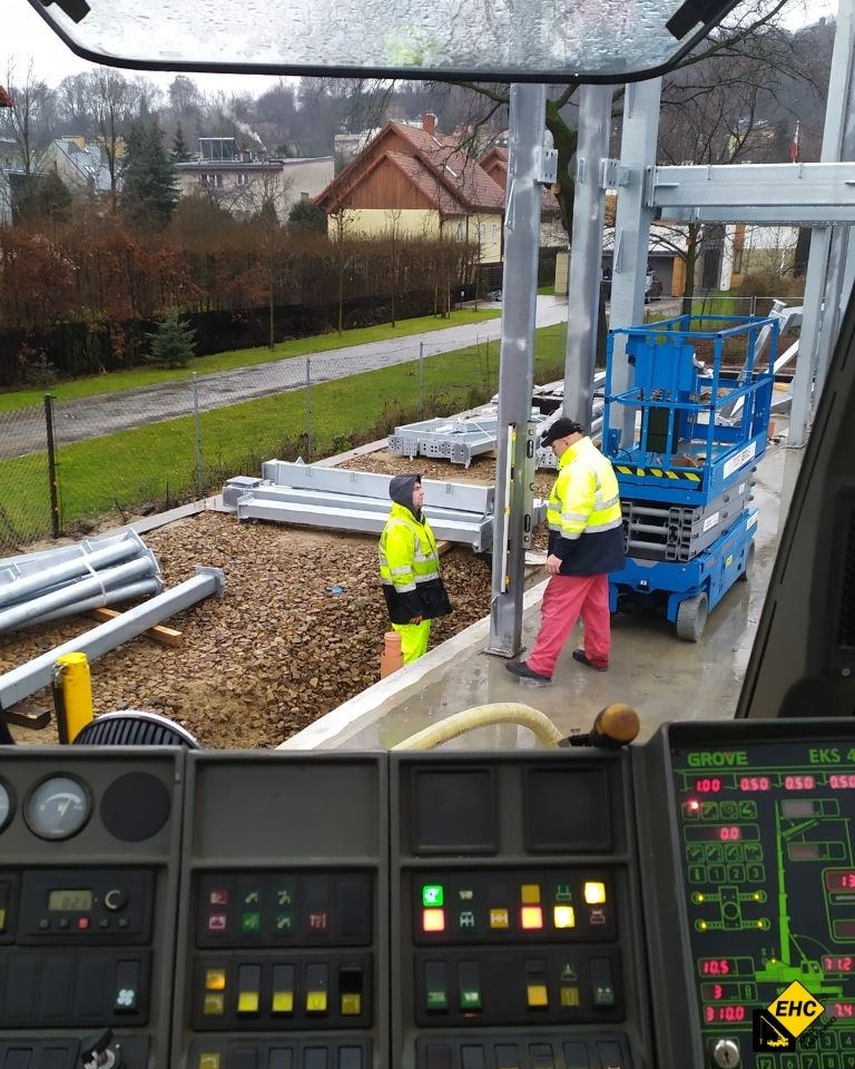 Kabina operatora zurawia samojezdnego