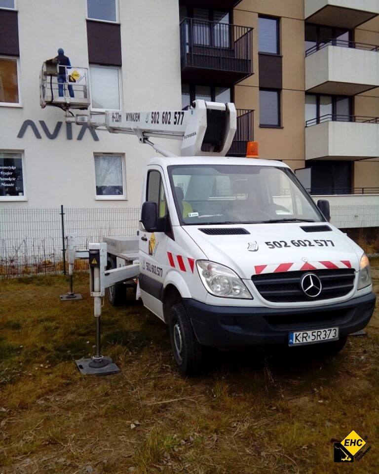 montaż litery przestrzennej