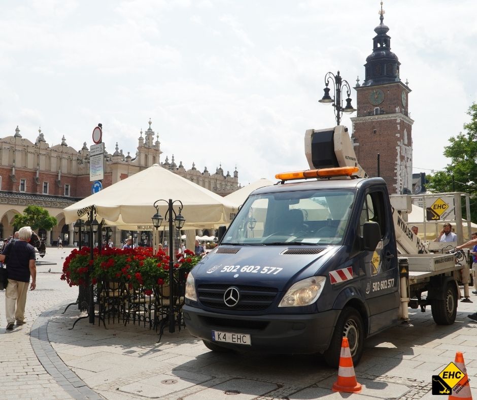 samojezdny podnosnik koszowy;
