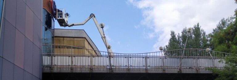 zwyżka do montażu reklamy Kraków