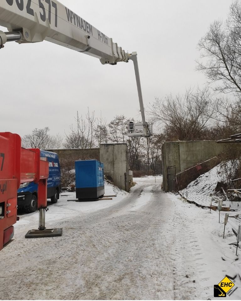 Podnośnik koszowy H-70 na przeglądzie UDT