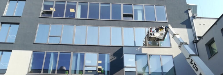 Podnośnik do mycia elewacji