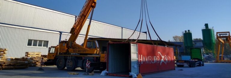 Dzwig do przenoszenia kontenerow