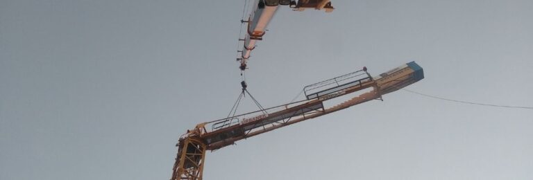 żuraw wieżowy i samojezdny