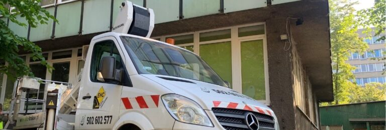 wynajem podnosnika koszowego do plyt elewacyjnych