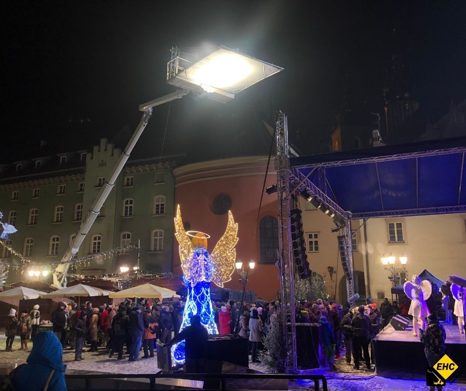 wysięgnik koszowy do oświetlenia planu filmowego