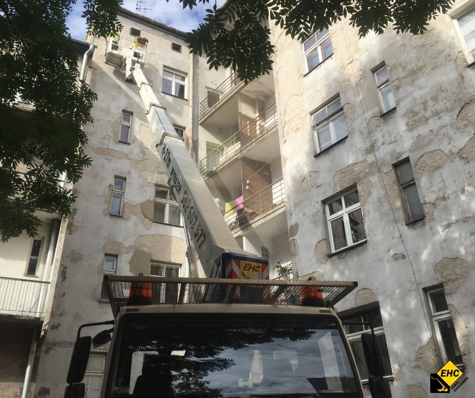 skuwanie tynku z podnośnika