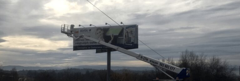 praca podnośnikiem przy złej pogodzie