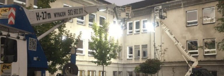 Podnośnik koszowy na planie filmu Kler