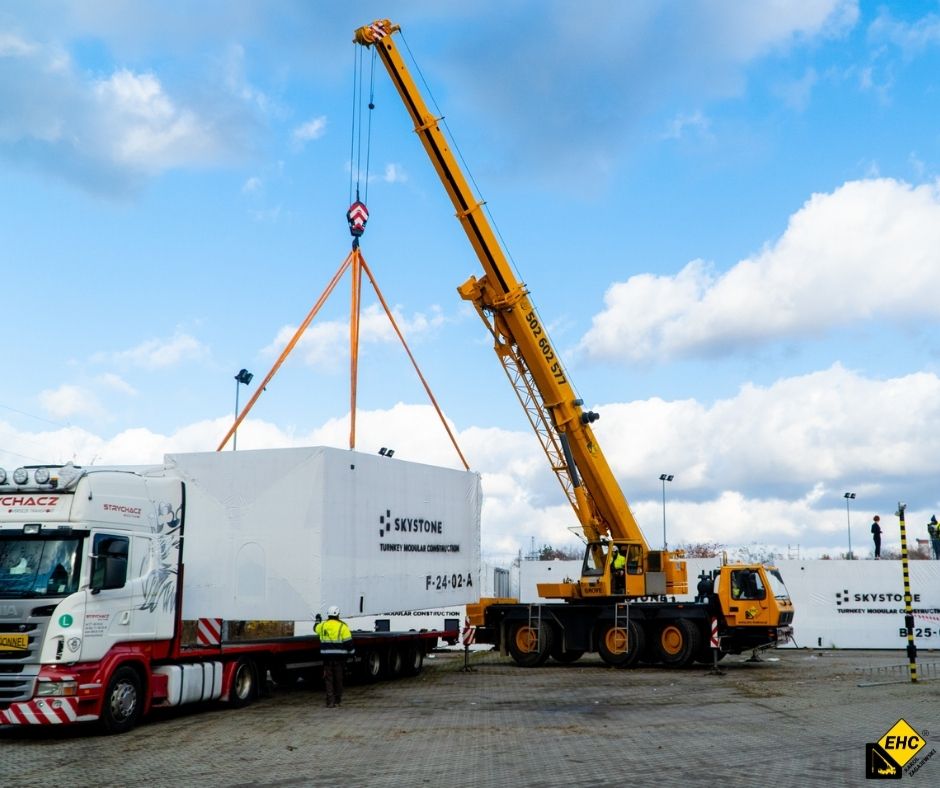 żuraw samojezdny do rozładunku tirów
