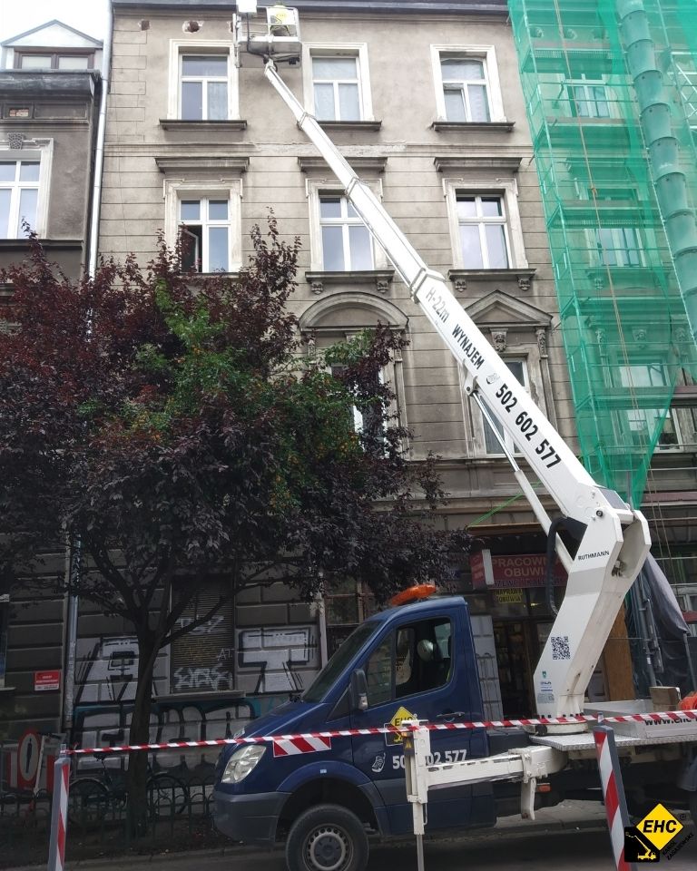 rusztowanie a podnosnik koszowy