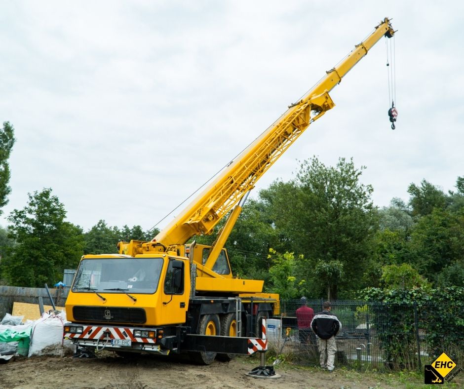 żuraw samojezdny do transportu materiałów