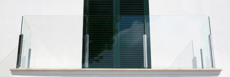 wynajem podnośnika do mycia balustrad