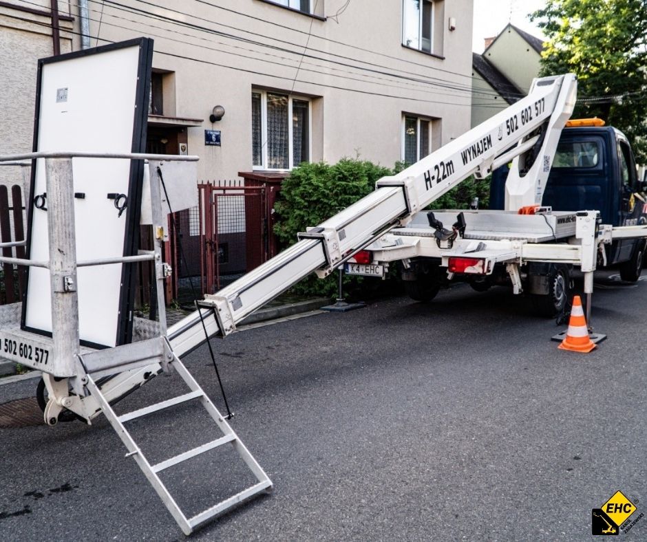 wysięgnik koszowy do montażu paneli fotowoltaicznych