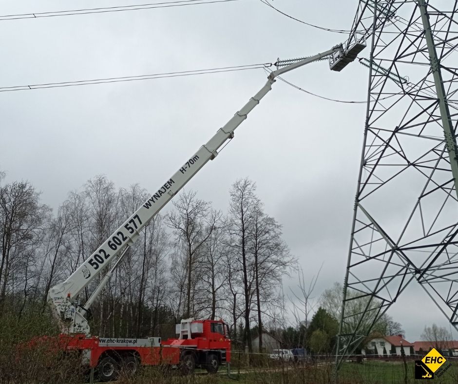 Wysięgnik koszowy do prac przy sieciach napowietrznych