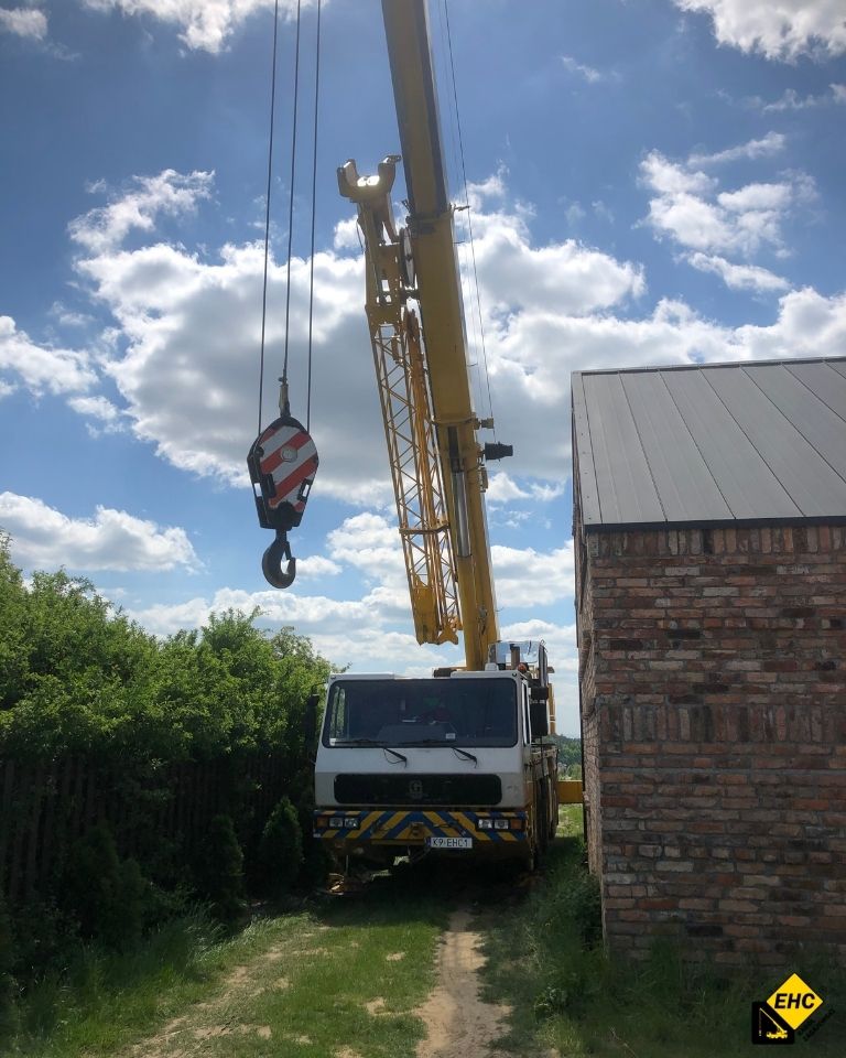transport basenu do ogrodu za pomocą dźwigu