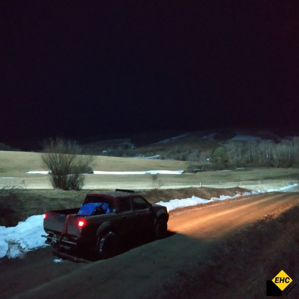 Oswietlenie z podnosnika na planie filnowym