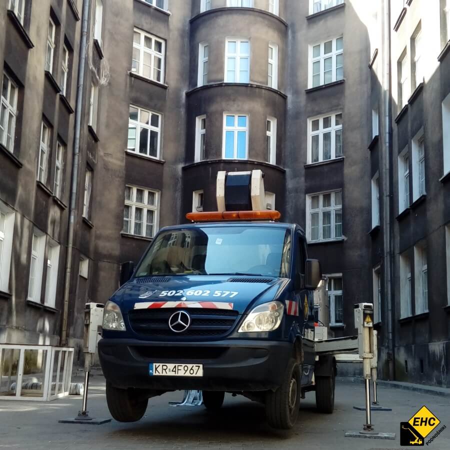 wysięgnik koszowy do montażu scenografii