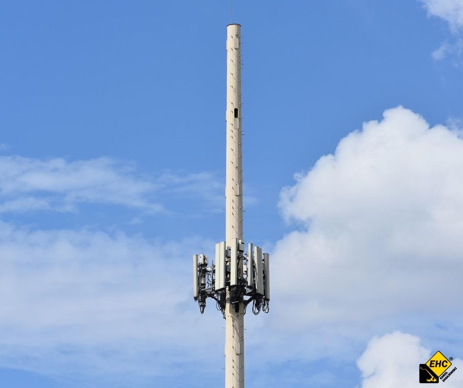 Podnośnik do stawiania masztu telefonii komórkowej