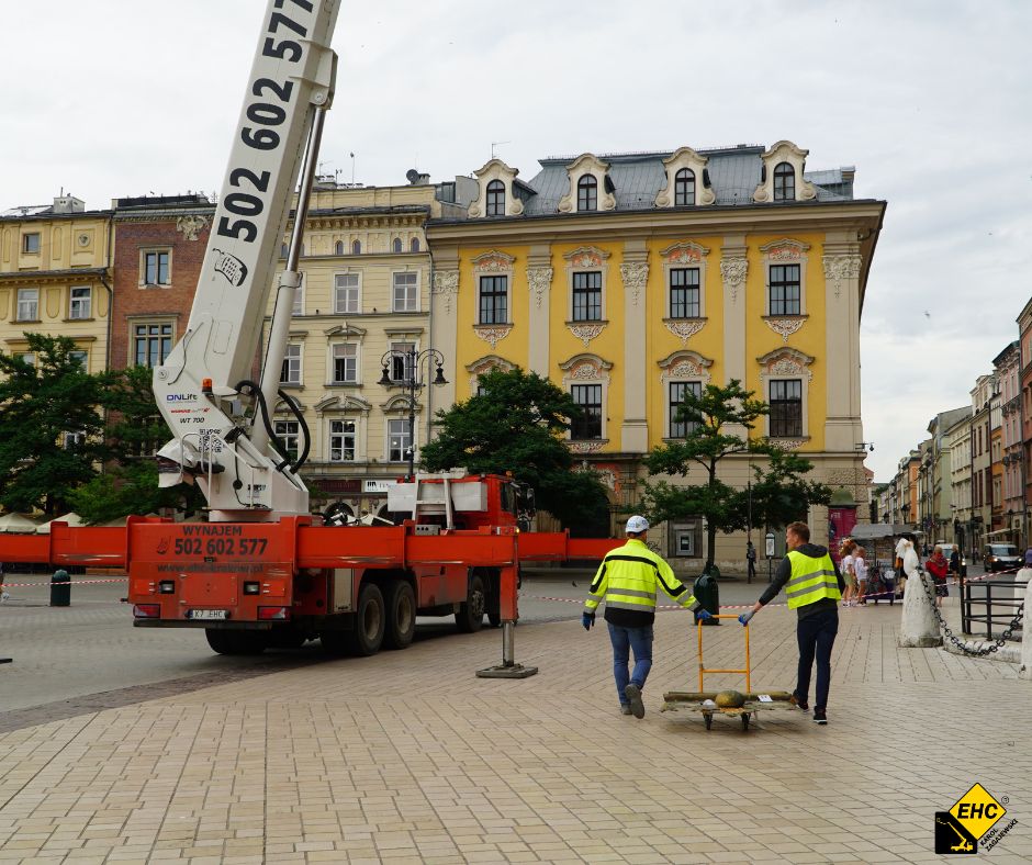 renowacja korony królów demontaż podnośnikiem