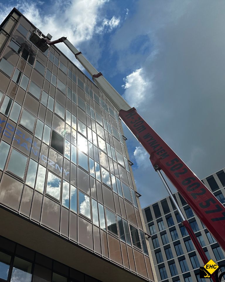 zwyzka koszowa a montaz logo