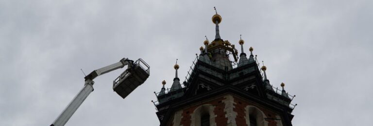 renowacja korony królów demontaż podnośnikiem