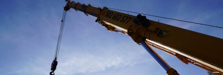 transport ladunkow na dach na haku