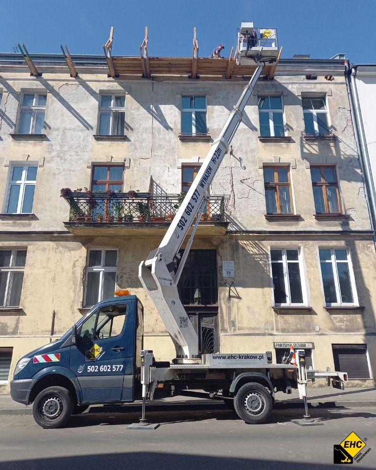 montaż elektrycznego pastucha za pomocą zwyżki