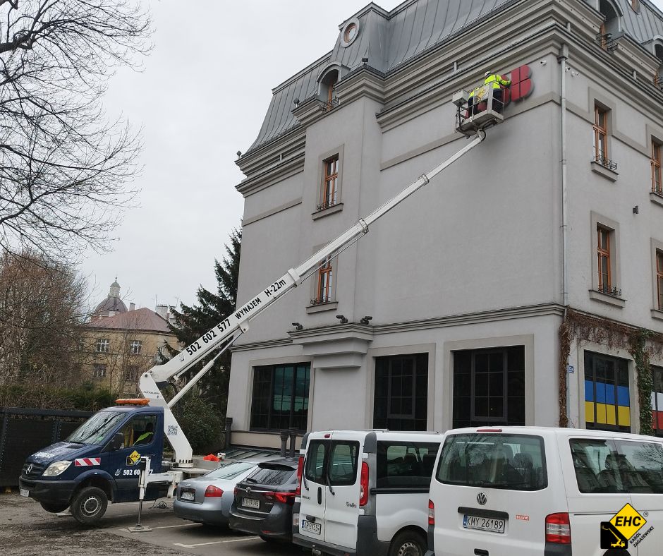 wynajem podnośników koszowych