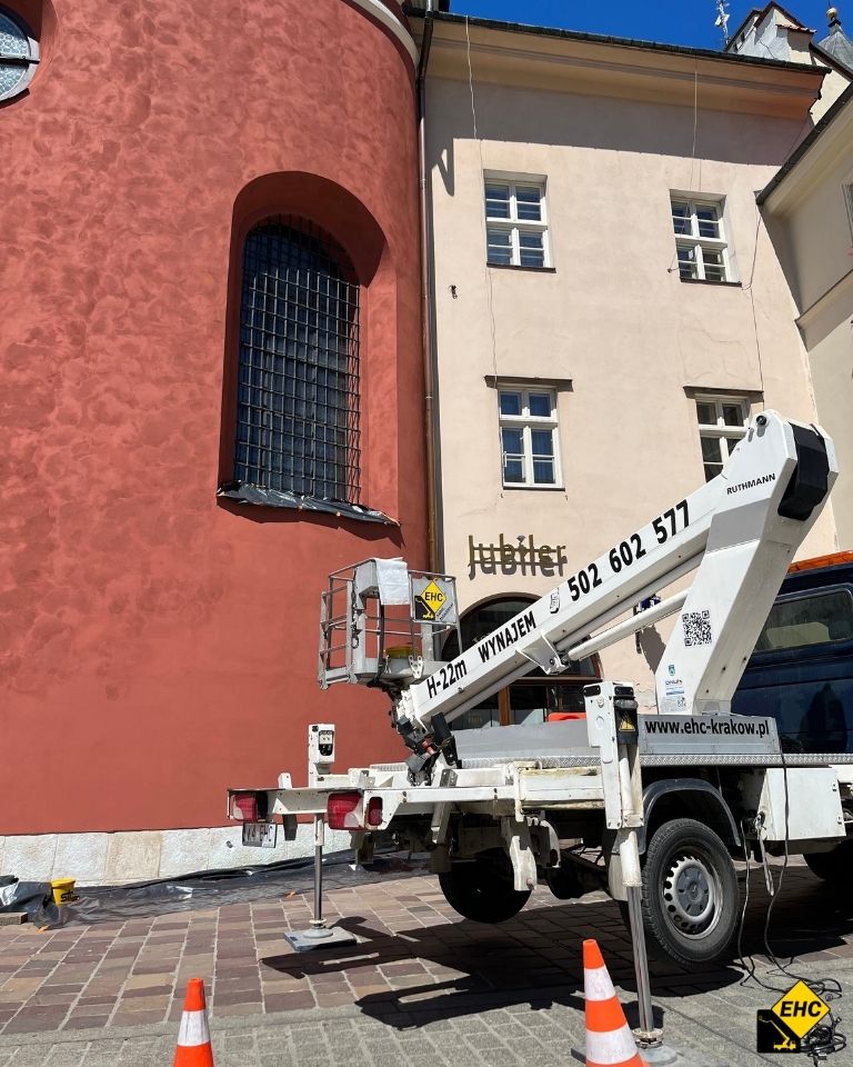 zwyżka renowacja budynku