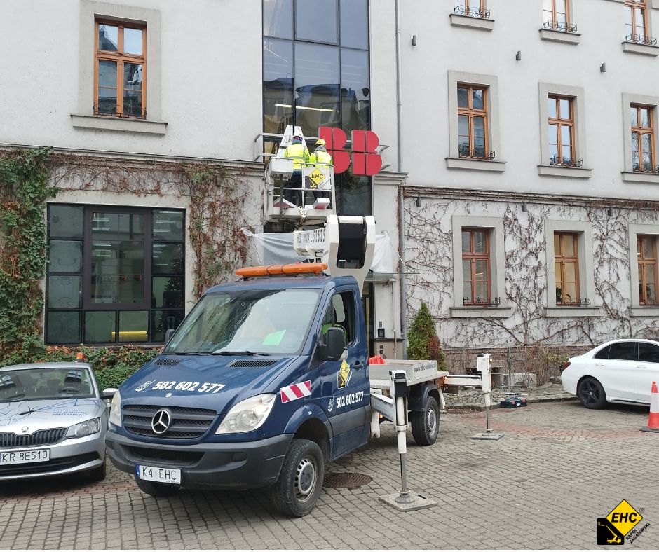 wynajem podnośników koszowych