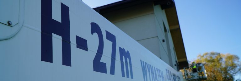 montaż podbitki dachowej zwyżką